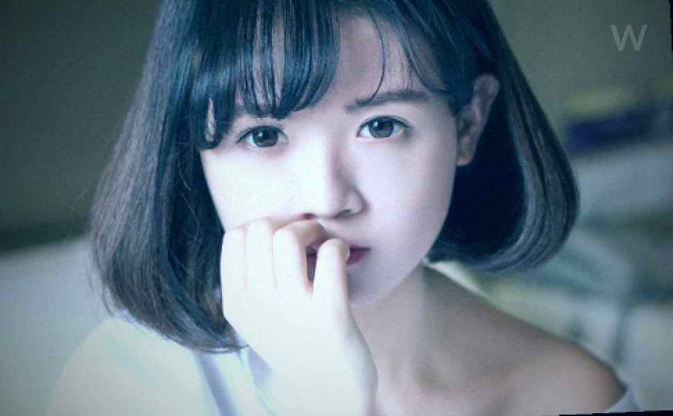百万粉丝抖音网红【烟火iris】私密视频遭疯传，画面中她骑乘式疯狂榨干富二代，清纯人设彻底崩塌！