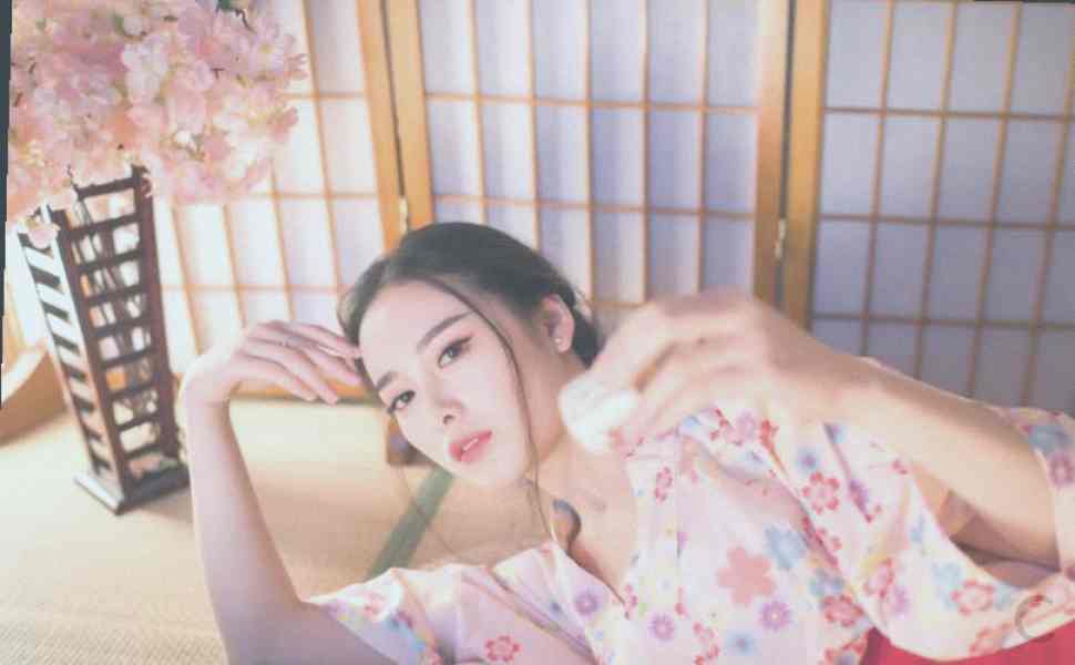 机车女骑手冯妮飞人设崩塌 性爱视频遭曝光 杀猪盘骗局专坑男粉丝