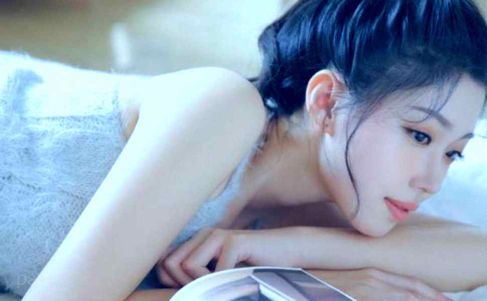 震惊！18岁华裔名媛王佳怡为报复父亲，竟投身高清性虐片？高盛副总裁千金大尺度视频疯传