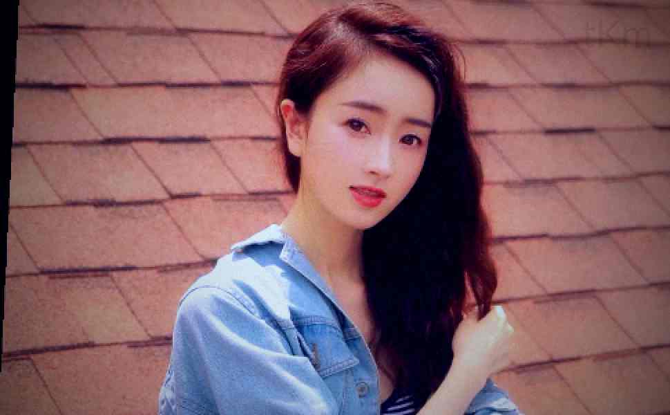 西班牙成人展演出现场行为引发争议，被指尺度突破底线