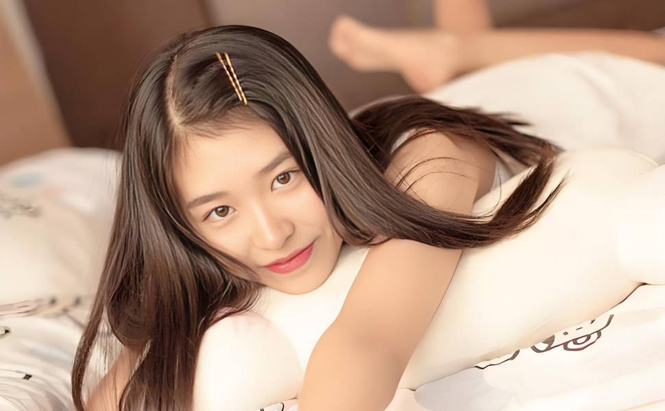 反转炸裂！熟女妈妈与儿子沙发激战，女上位骑乘简直伦理破碎