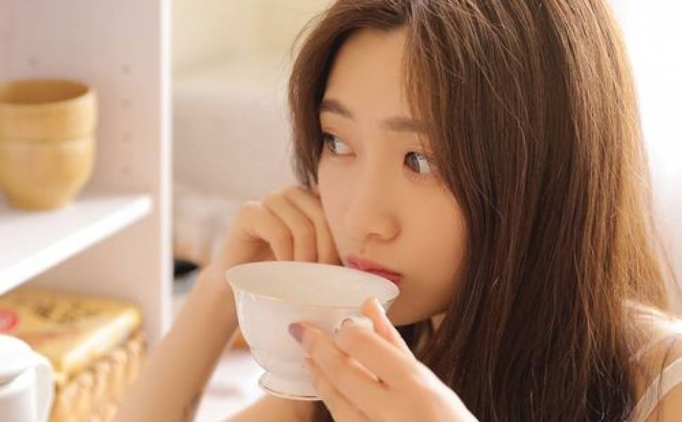 江苏同性约会发生离奇匹配偏差事件，两对情侣因地点混淆引发意外亲密接触